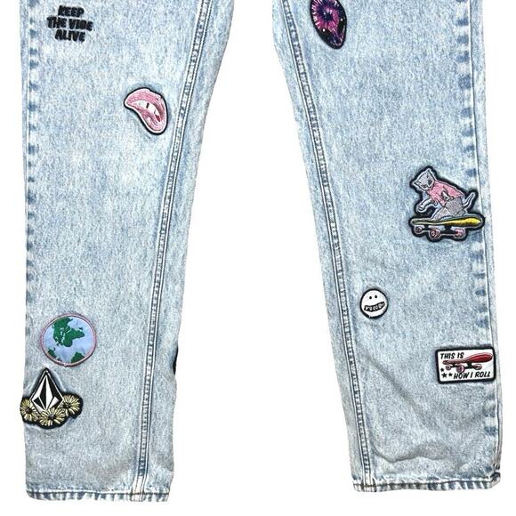 Volcom Women’s Georgia May Jagger Boyfriend Patches Acid Wash Jeans Size 28 - Picture 5 of 8